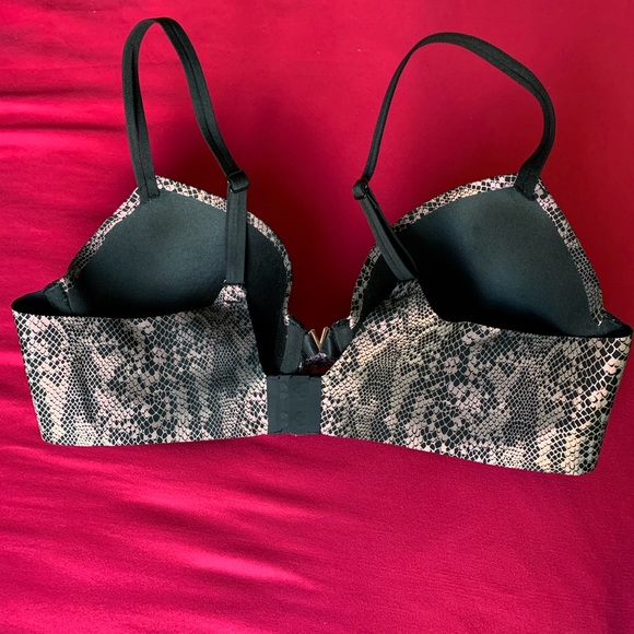 Snake print VS bra - Picture 3 of 5